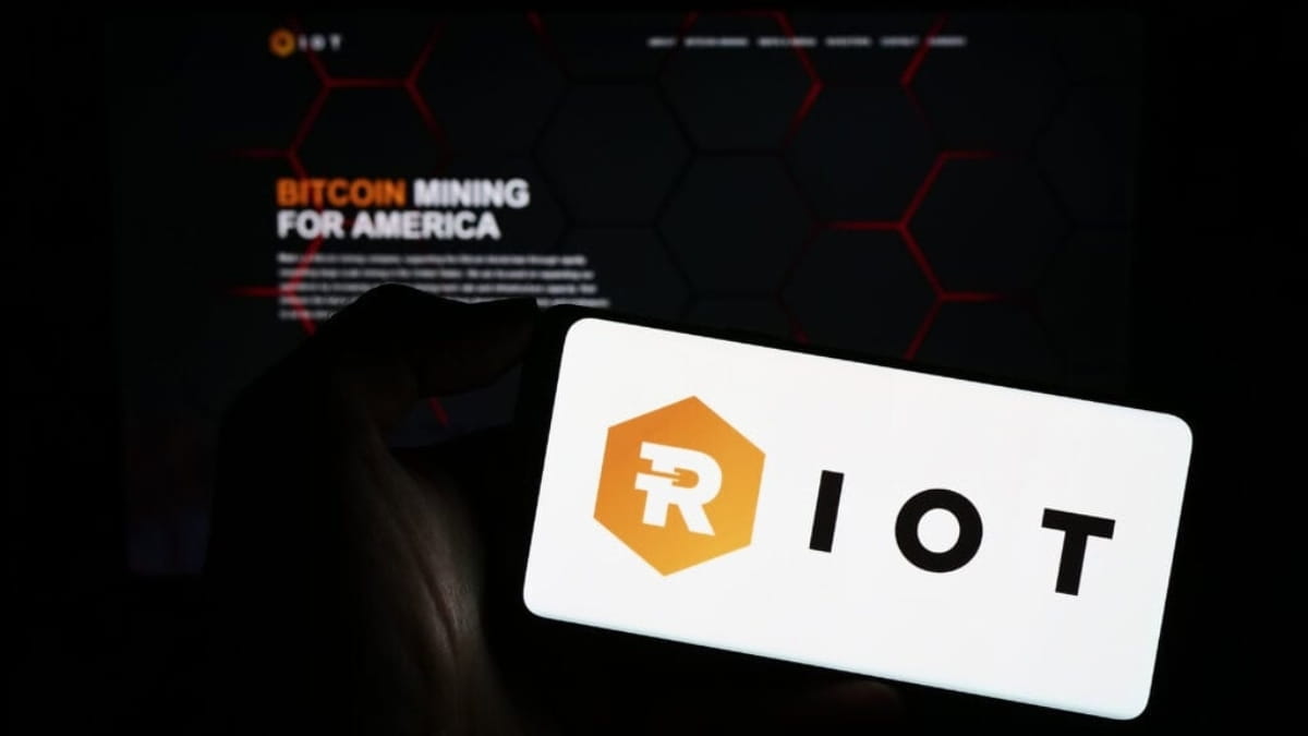 Riot Platforms Bolsters Bitcoin Holdings with $68M Purchase