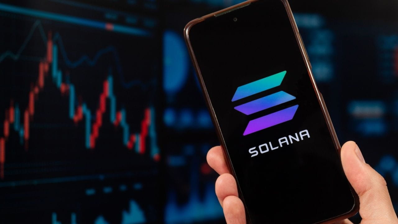 Solana Mobile ra mắt điện thoại thông minh Seeker, đáp ứng 150,000 đơn đặt hàng trước