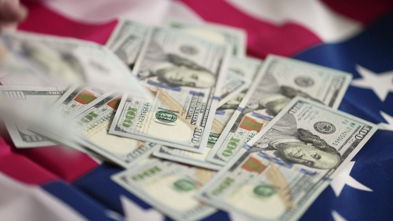 Cố vấn của Putin: Động thái Stablecoin của Mỹ là một phần của kế hoạch chấm dứt nợ 37 nghìn tỷ đô la