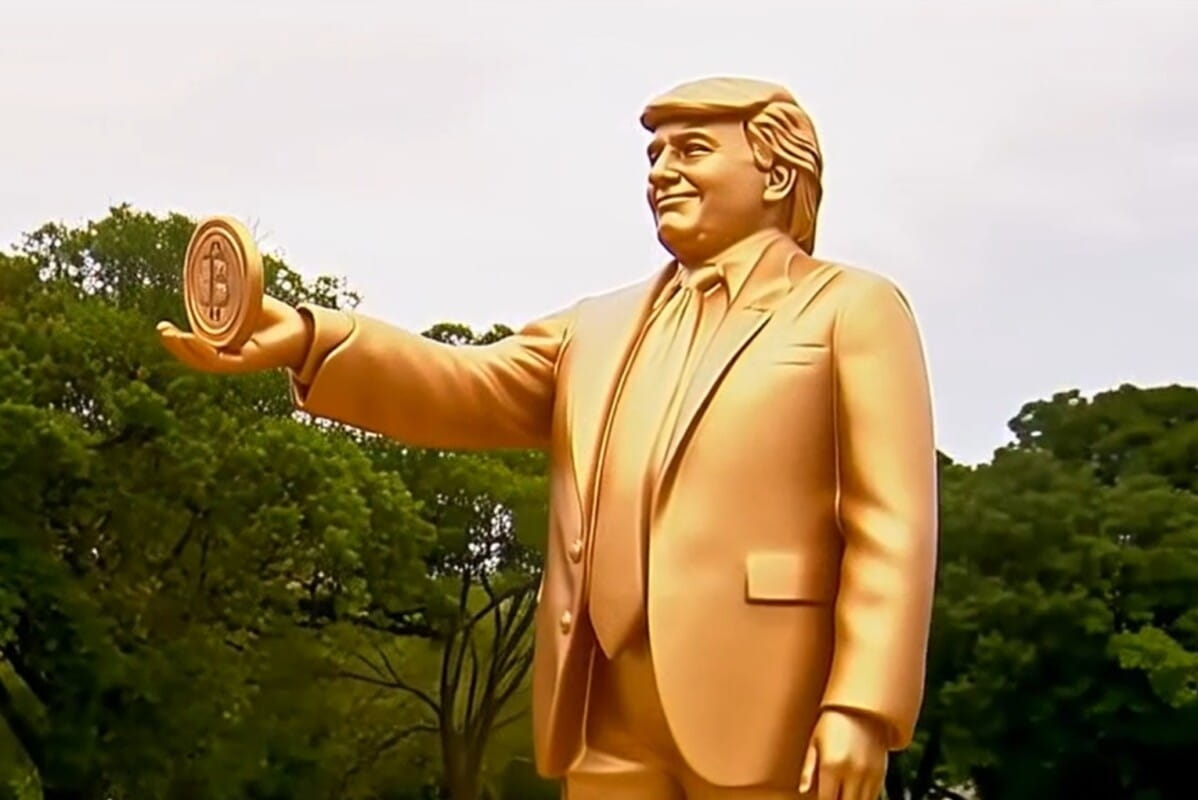 Estatua de Trump de Oro Sosteniendo Bitcoin Aparece Frente al Capitolio de  EE. UU., ¿Qué Significa? | DrZayed en Binance Square
