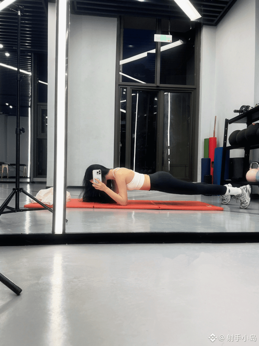 滴～打个健身卡再回去看盘，平板支撑你能撑多久呢？ #加密市场观察#BTC走势分析#美股2026预测| 射手小岛na Binance Square