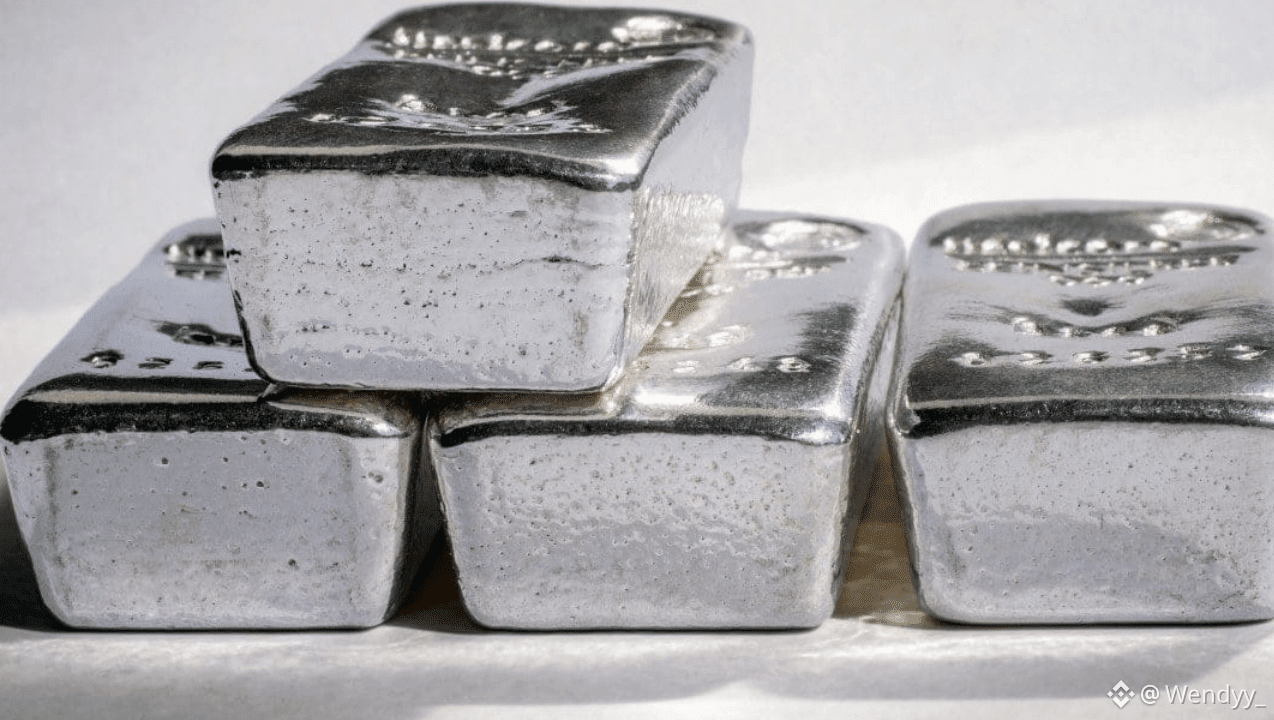 Robert Kiyosaki Warns $70 Silver Signals Hyperinflation, Predicts $200 Price by 2026