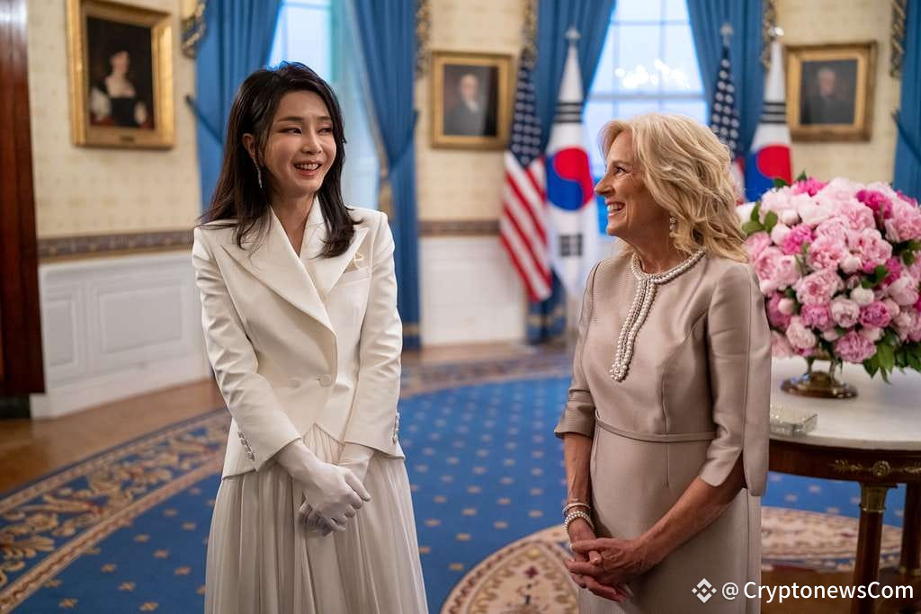 Former South Korean First Lady Kim Keon-hee (left) with the former US First Lady Jill Biden in 2023.