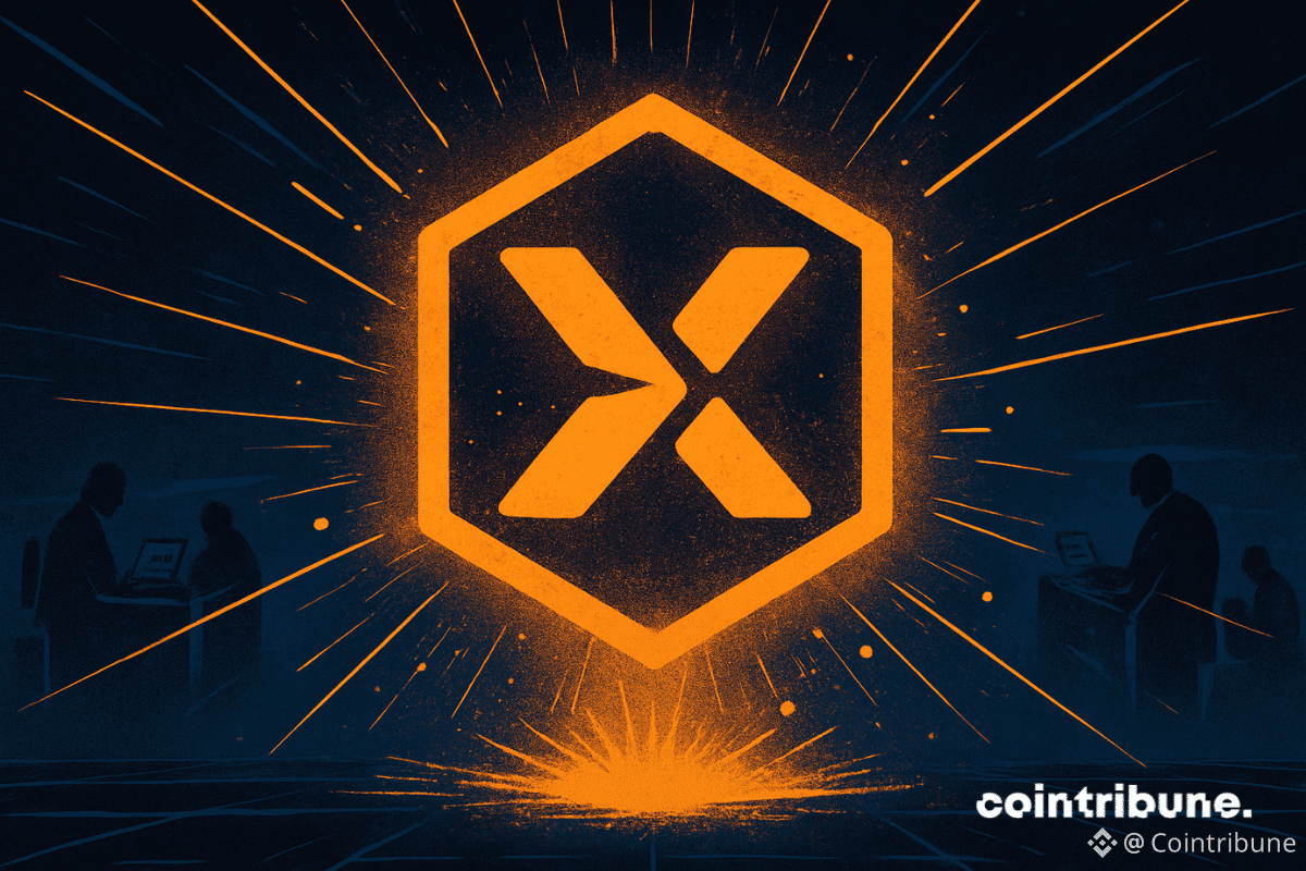 Un jeune trader crypto se tient dans un espace futuriste abstrait, comme une grande plateforme flottante. Il observe, ébloui, un hologramme DEX de StandX orange éclatant qui flotte juste au-dessus de ses mains.